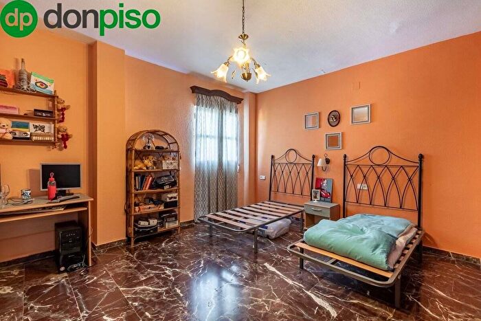 Casas en venta y pisos alquiler - 3