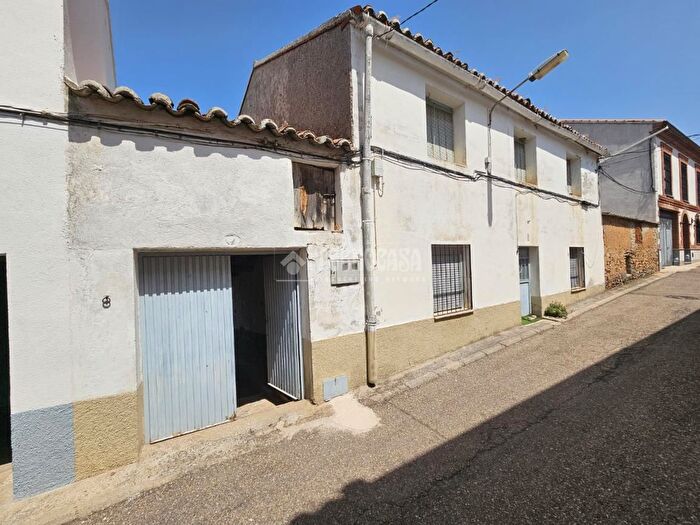Casa en venta en Sevilleja de la Jara, Toledo de 3 habitaciones