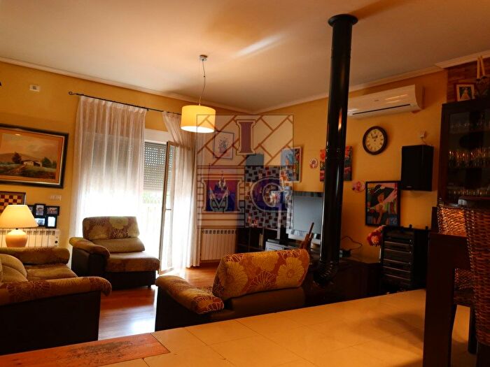 Casas en venta y pisos alquiler - 3