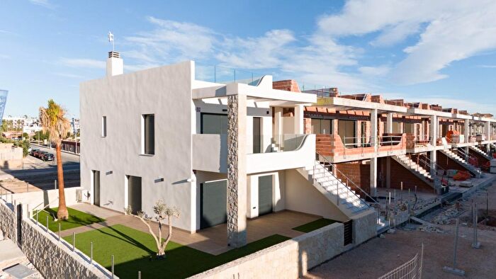 Casa en venta en Pilar de la Horadada ciudad, Pilar de la Horadada de 3 habitaciones