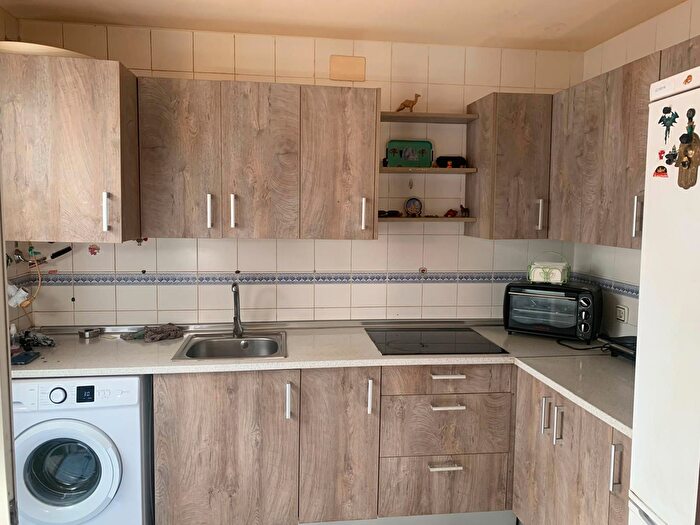 Casas en venta y pisos alquiler - 3