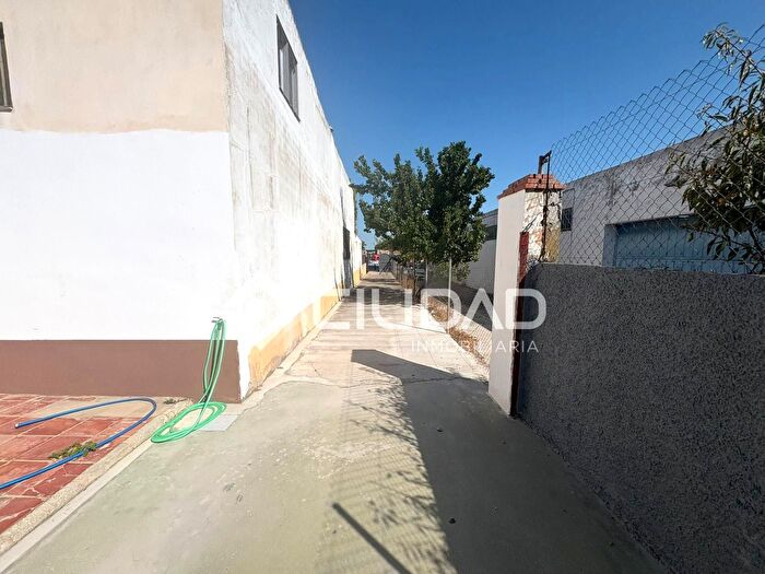 Casas en venta y pisos alquiler - 3