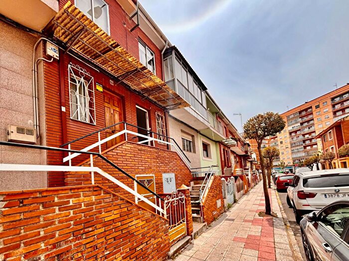 Casas en venta y pisos alquiler - 3