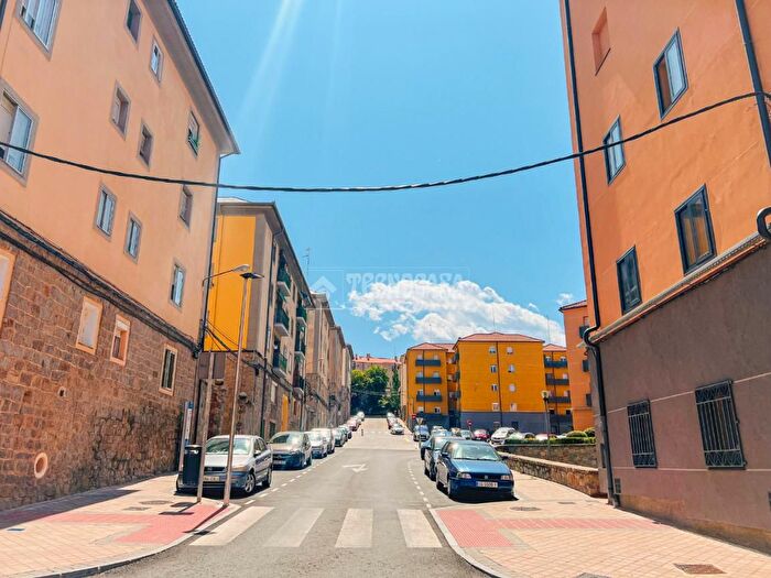 Casas en venta y pisos alquiler - 1