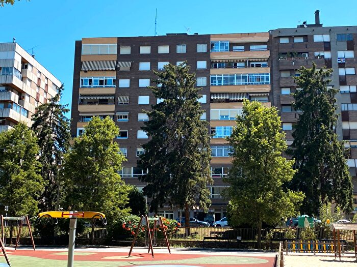 Casas en venta y pisos alquiler - 1