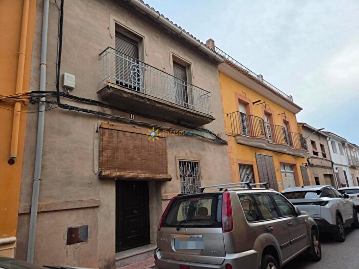 Casas en venta y pisos alquiler - 1