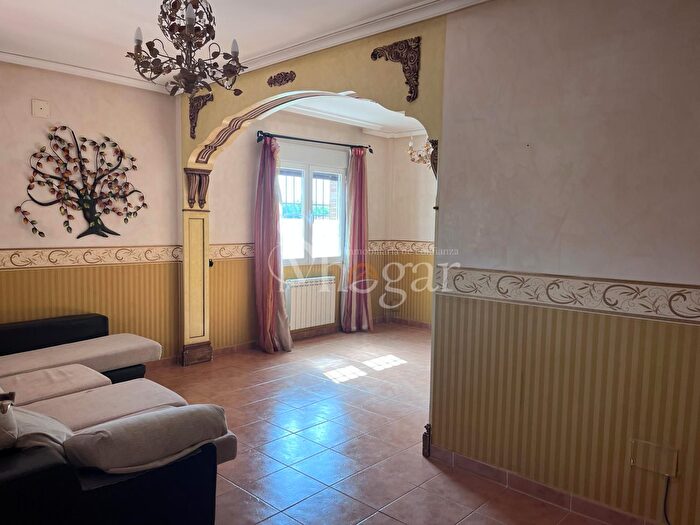 Casas en venta y pisos alquiler - 1