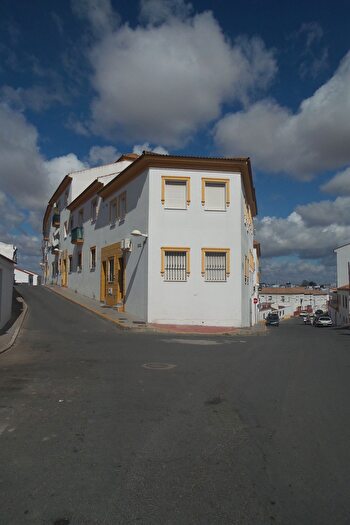 Casas en venta y pisos alquiler - 1