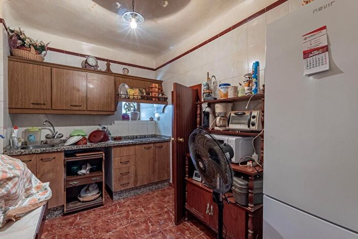 Casas en venta y pisos alquiler - 3