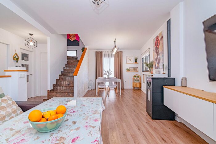 Casas en venta y pisos alquiler - 3