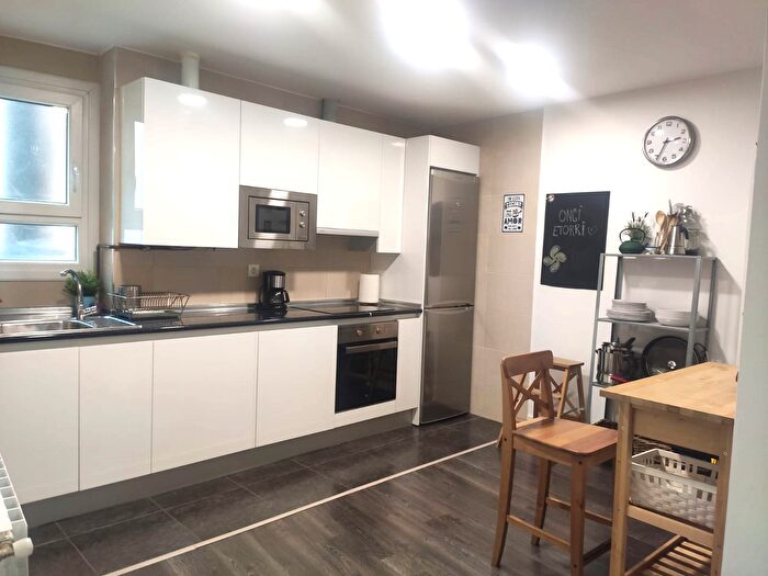 Casas en venta y pisos alquiler - 1