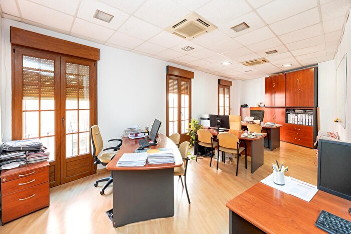 Casas en venta y pisos alquiler - 3