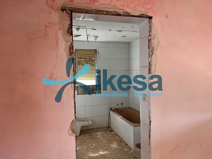 Casas en venta y pisos alquiler - 3