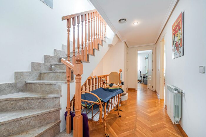 Casas en venta y pisos alquiler - 3