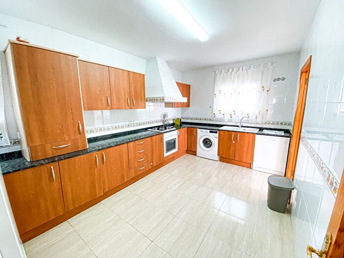 Casas en venta y pisos alquiler - 3
