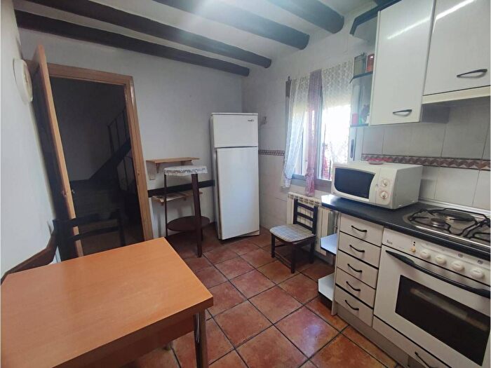 Casas en venta y pisos alquiler - 3