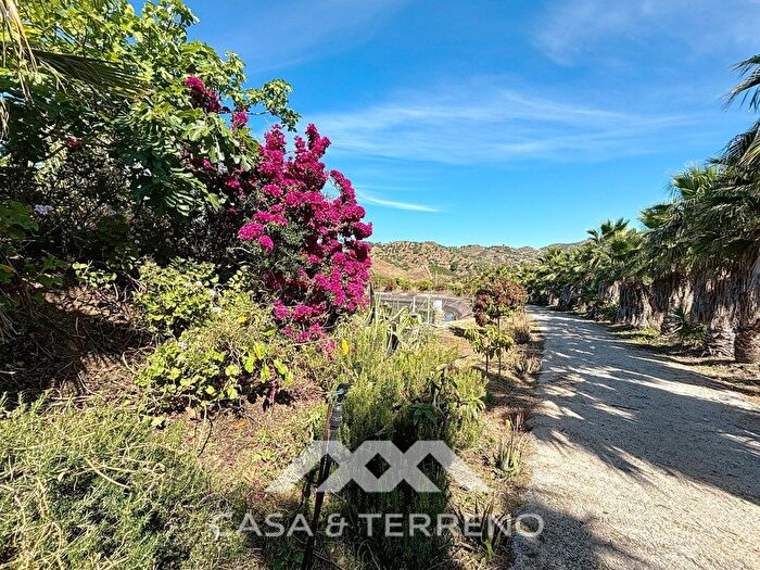 Casa en venta en Vélezmálaga ciudad, Camino Viejo de Málaga de 3 habitaciones
