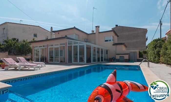 Casa en venta en Nord, Roses de 4 habitaciones