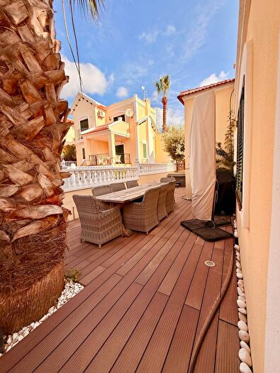 Casas en venta y pisos alquiler - 3