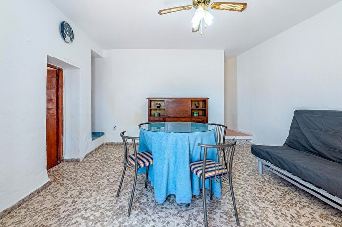 Casas en venta y pisos alquiler - 3