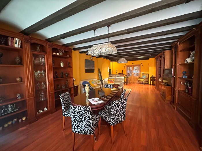 Casas en venta y pisos alquiler - 1