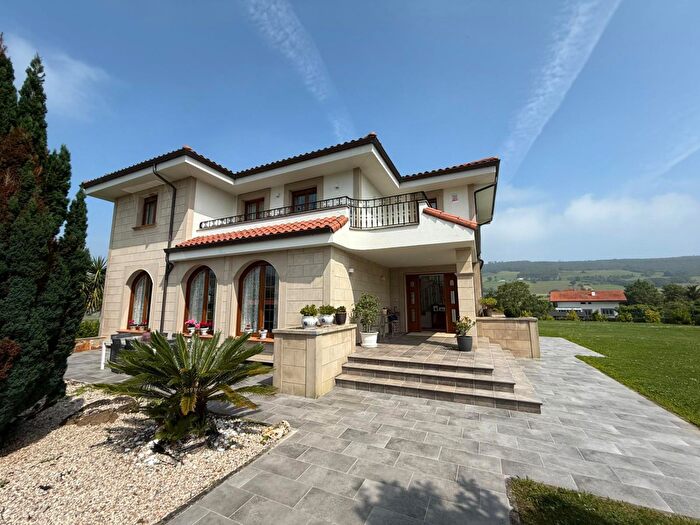 Casa en venta en Meruelo, Cantabria de 6 habitaciones