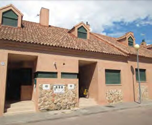 Casas en venta y pisos alquiler - 3