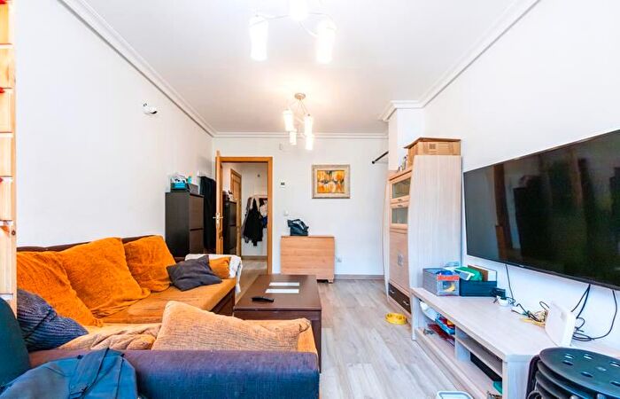 Casas en venta y pisos alquiler - 1