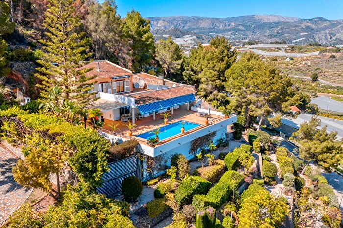 Casa en venta en Callosa dEn Sarrià, Alicante de 5 habitaciones