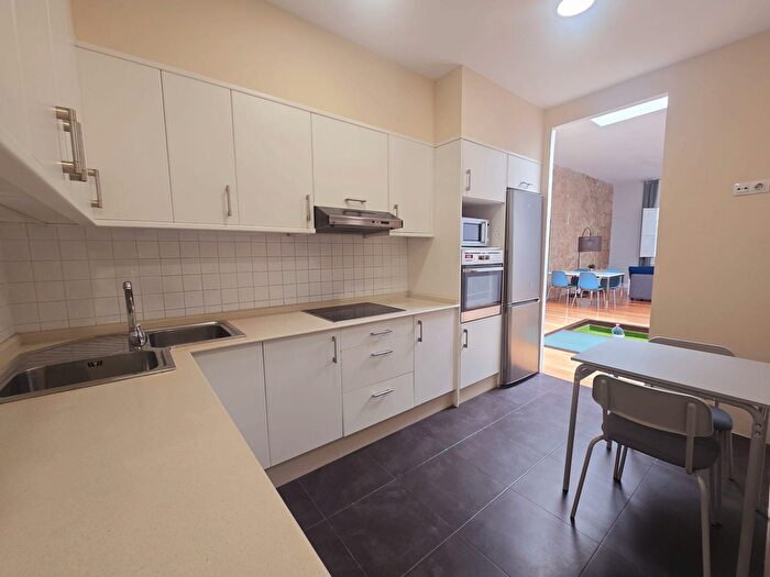 Casas en venta y pisos alquiler - 3