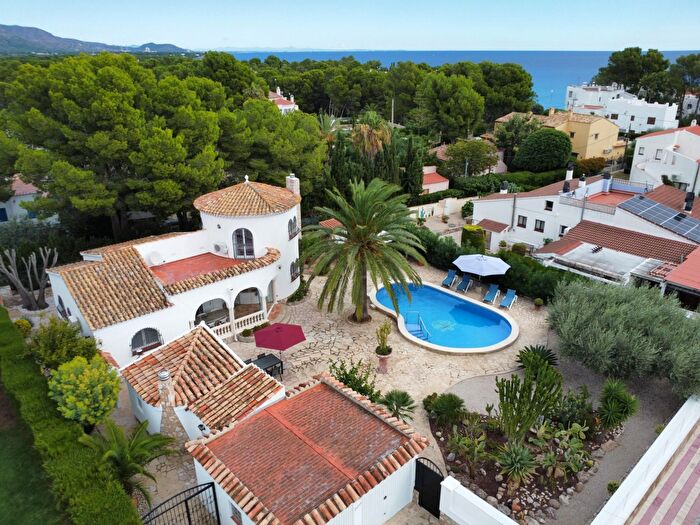Casa en venta en Les Tres Cales, LAmetlla de Mar de 3 habitaciones