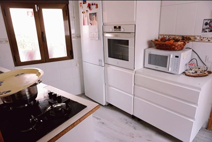 Casas en venta y pisos alquiler - 3