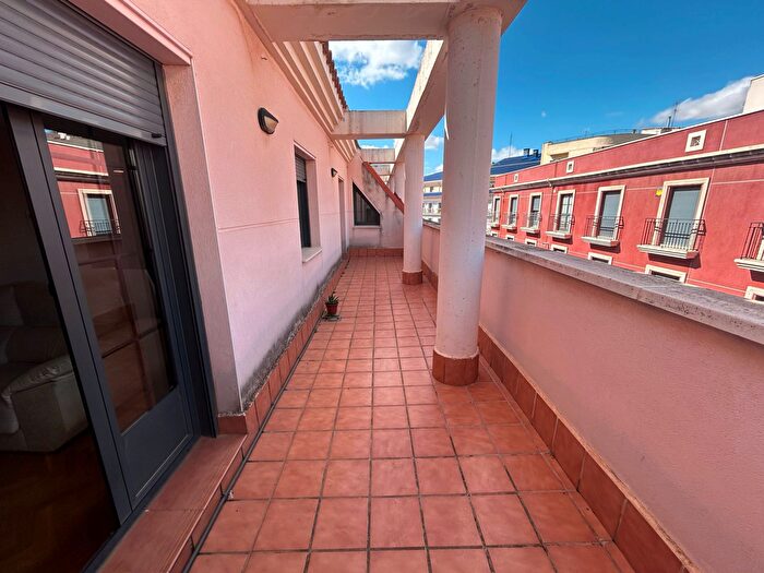 Casas en venta y pisos alquiler - 1