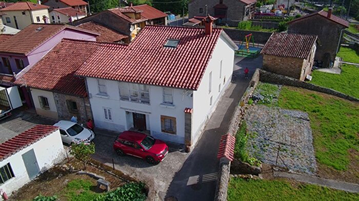 Casa en venta en Alfoz de Lloredo, Cantabria de 6 habitaciones