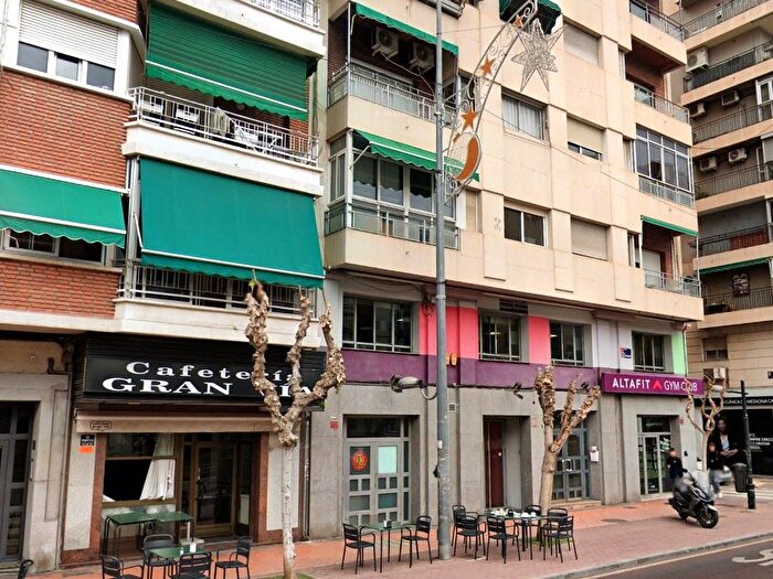 Casas en venta y pisos alquiler - 2