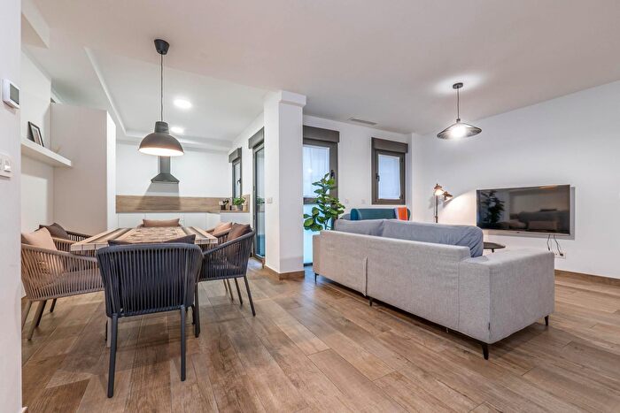 Casas en venta y pisos alquiler - 1
