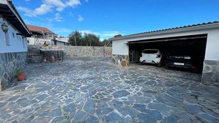 Casas en venta y pisos alquiler - 3