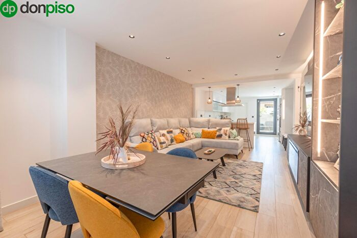 Casas en venta y pisos alquiler - 3