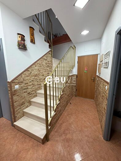 Casas en venta y pisos alquiler - 3