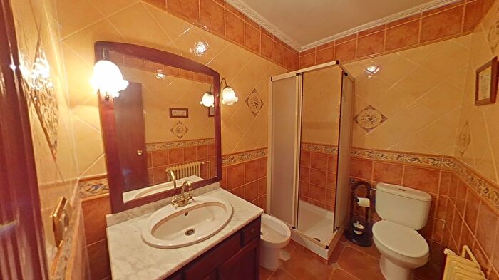 Casas en venta y pisos alquiler - 3