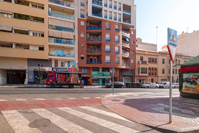 Casas en venta y pisos alquiler - 1