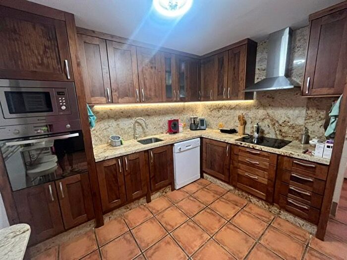 Casas en venta y pisos alquiler - 2