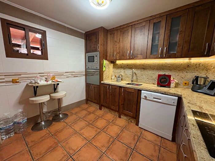 Casas en venta y pisos alquiler - 3