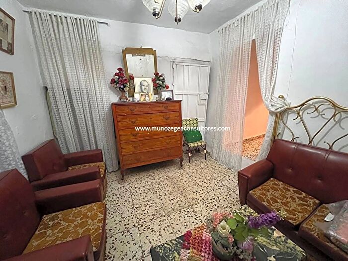 Casas en venta y pisos alquiler - 3