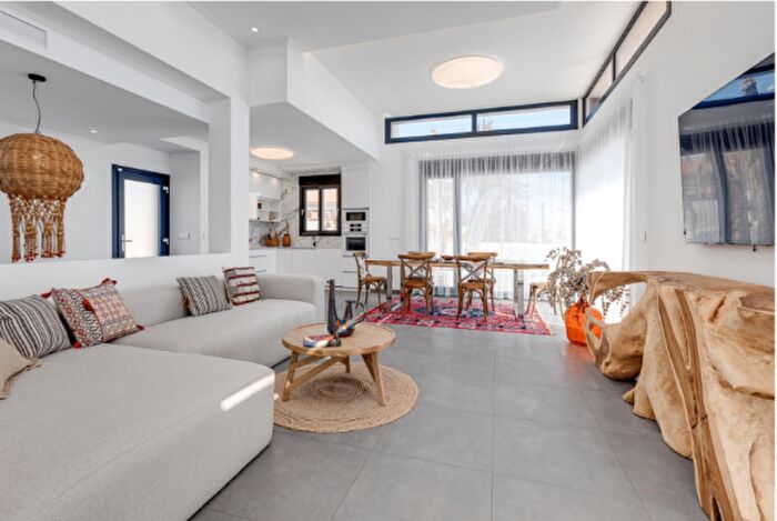 Casas en venta y pisos alquiler - 3