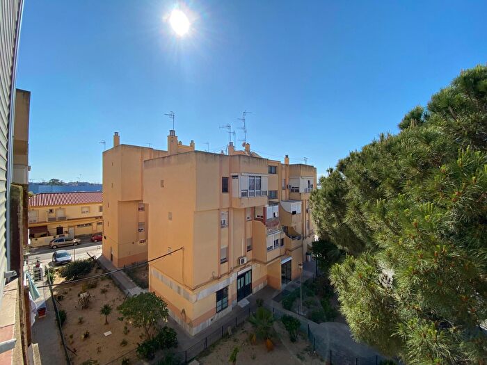 Piso en venta en Bonanza Avda de Huelva Barrio Andalucia, Sanlúcar de Barrameda de 4 habitaciones