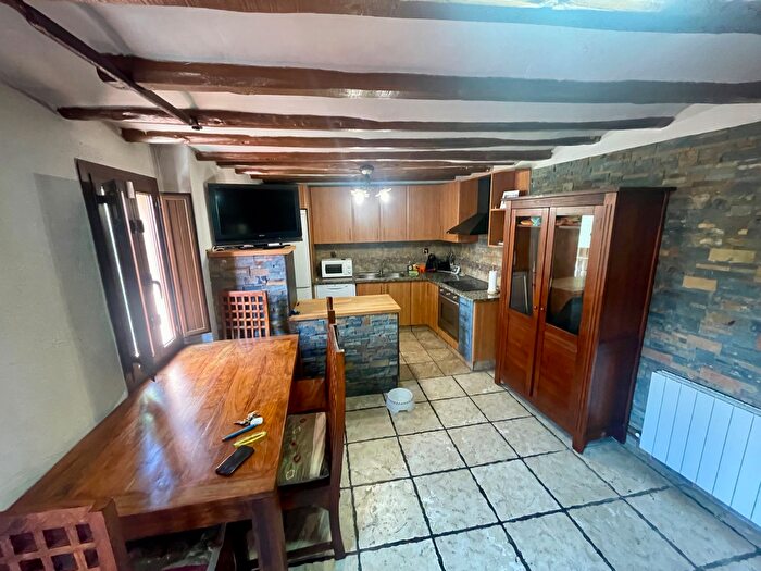 Casas en venta y pisos alquiler - 3