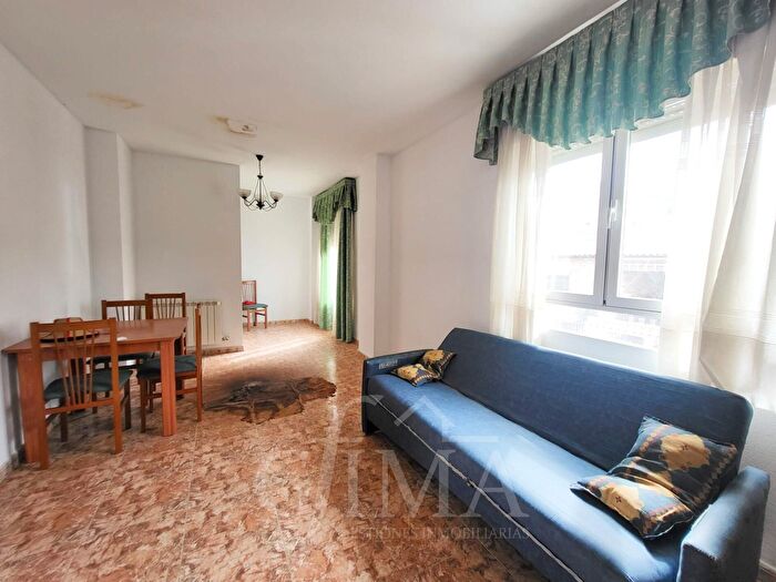 Casas en venta y pisos alquiler - 1