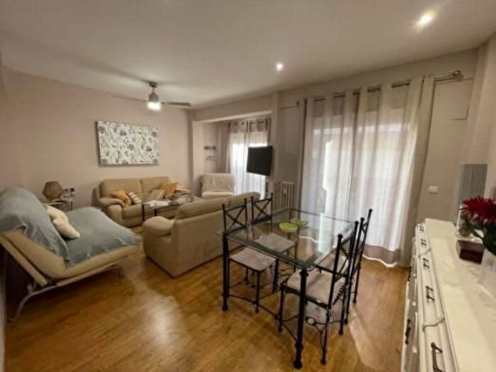 Casas en venta y pisos alquiler - 1