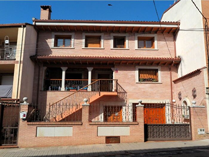 Casas en venta y pisos alquiler - 1
